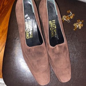 Women’s suede Ferragamo shoes brown suede size 8 AA… Never worn